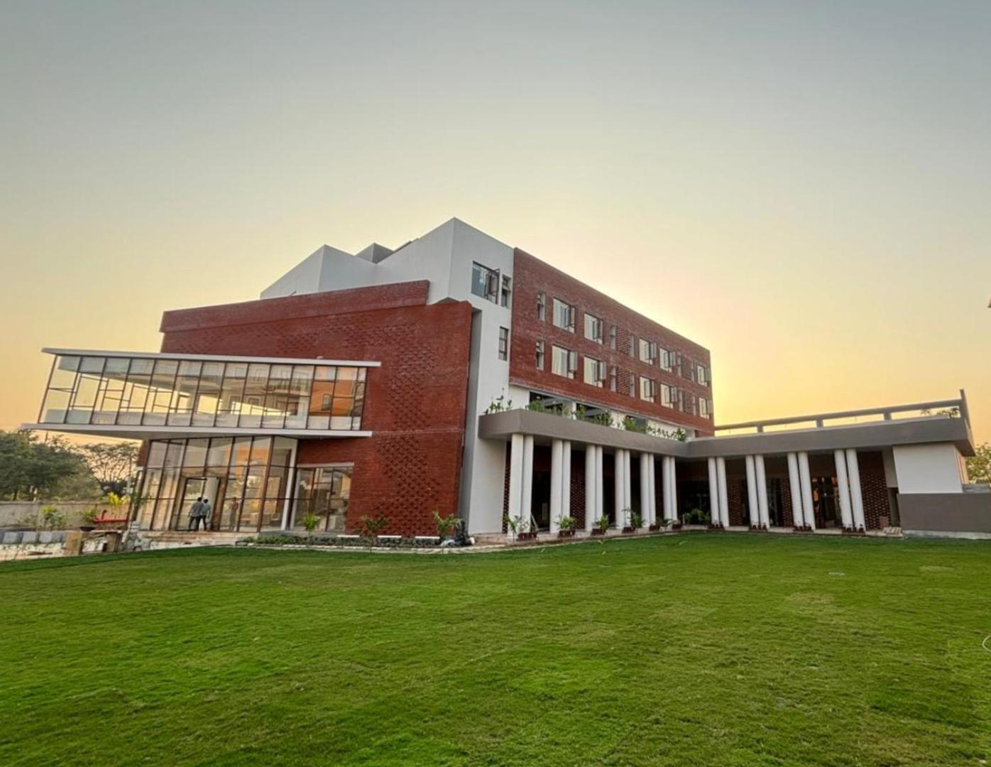 The Pearl Club Resort Shānti Niketan Exteriör bild